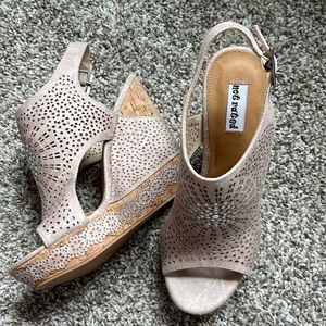 Not rated wedges size 7.5 size great condition never worn